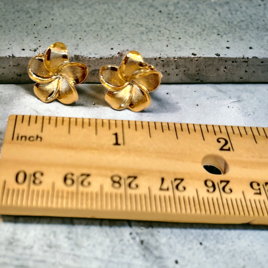 14k Plumeria Clip-on Earrings (16mm)