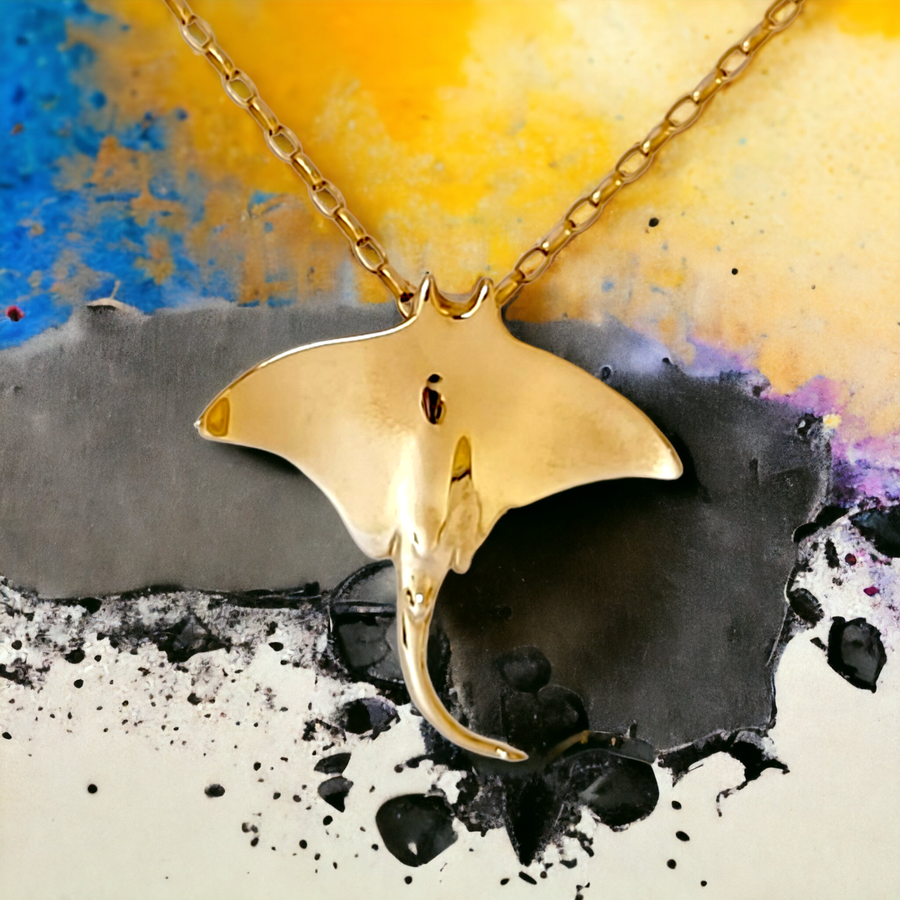 14K  Manta Ray Pendant (35mm)