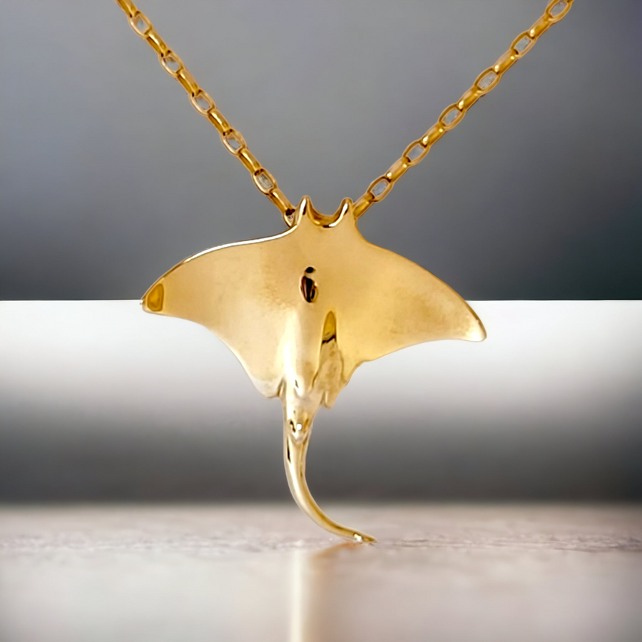 14K  Manta Ray Pendant (35mm)