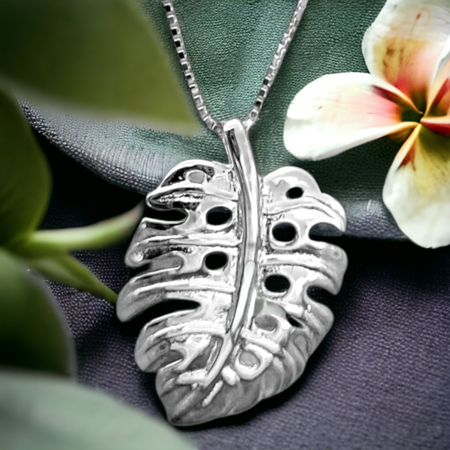 Silver Monstera Leaf Pendant with Chain (22mm)
