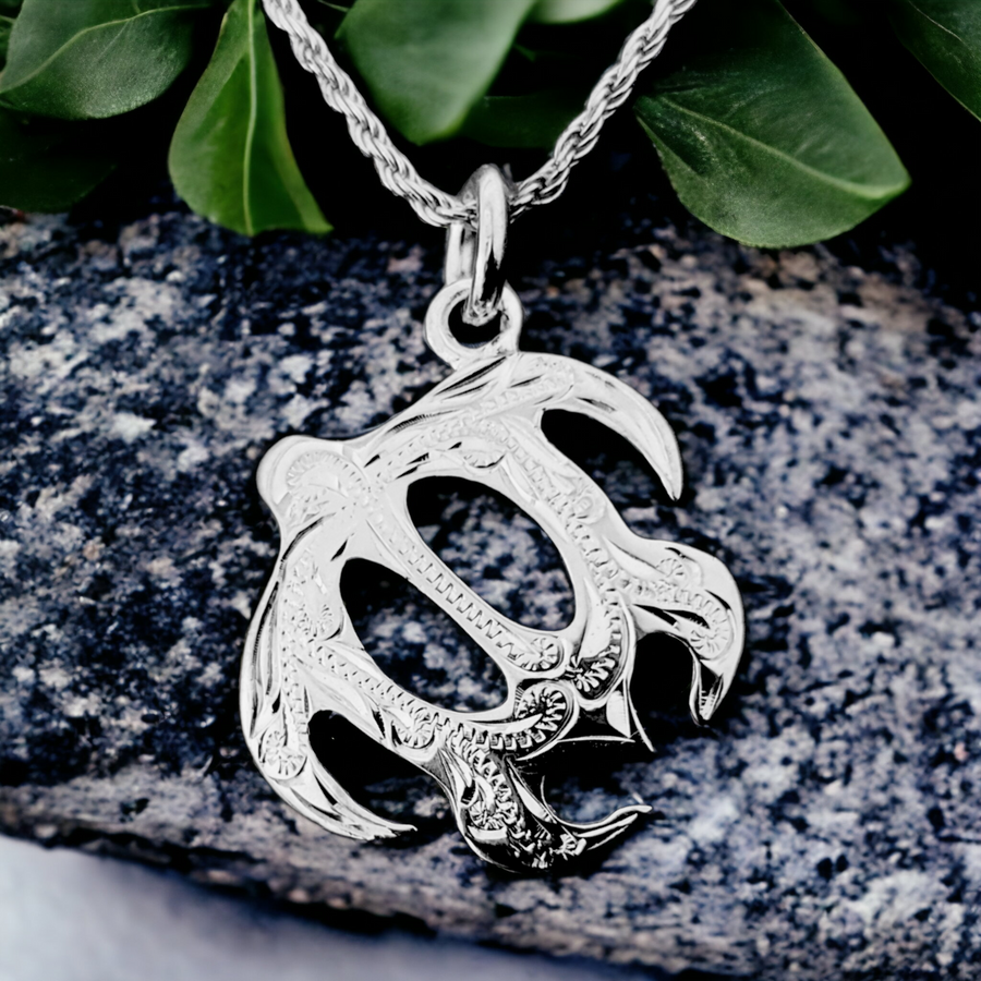 Silver Hawaiian Scroll Design Honu Pendant with Chain (23x24mm)