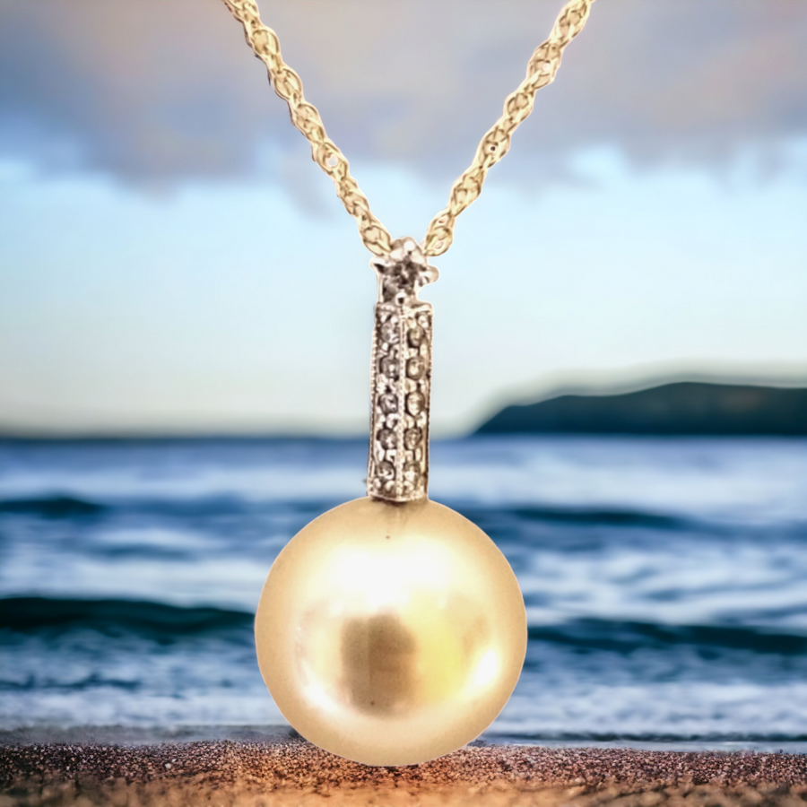 18k South Sea Golden Pearl bar Pendant with Diamonds (11.4mm)