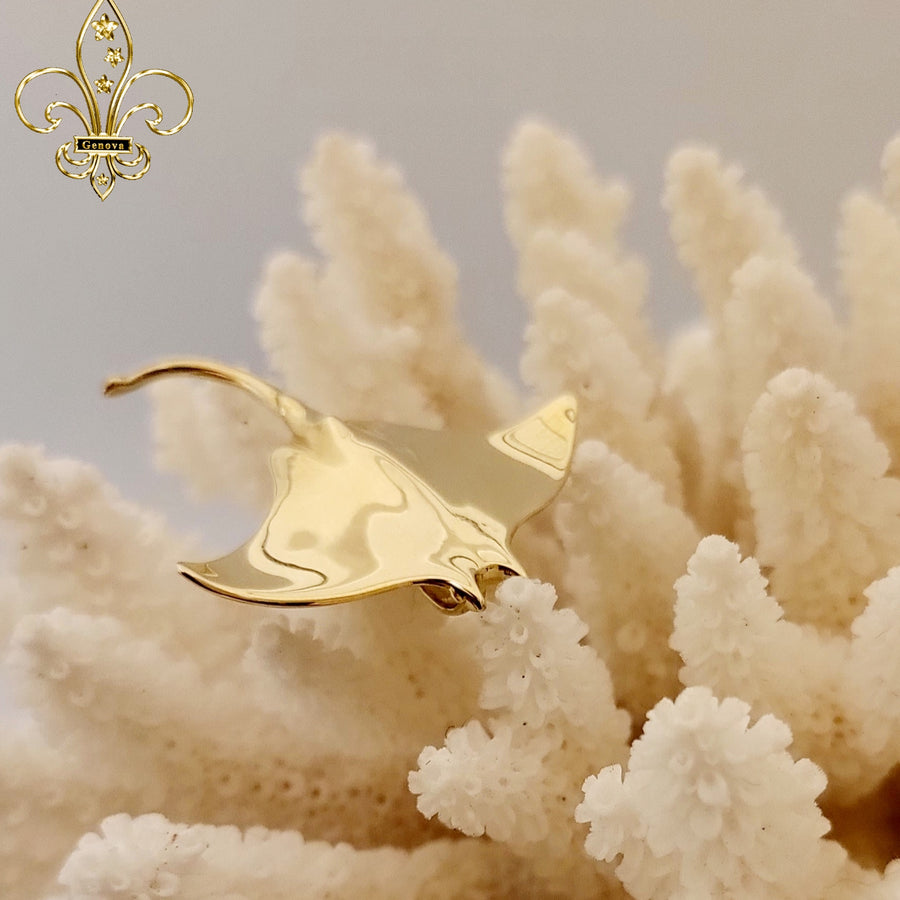 14K  Manta Ray Pendant (35mm)