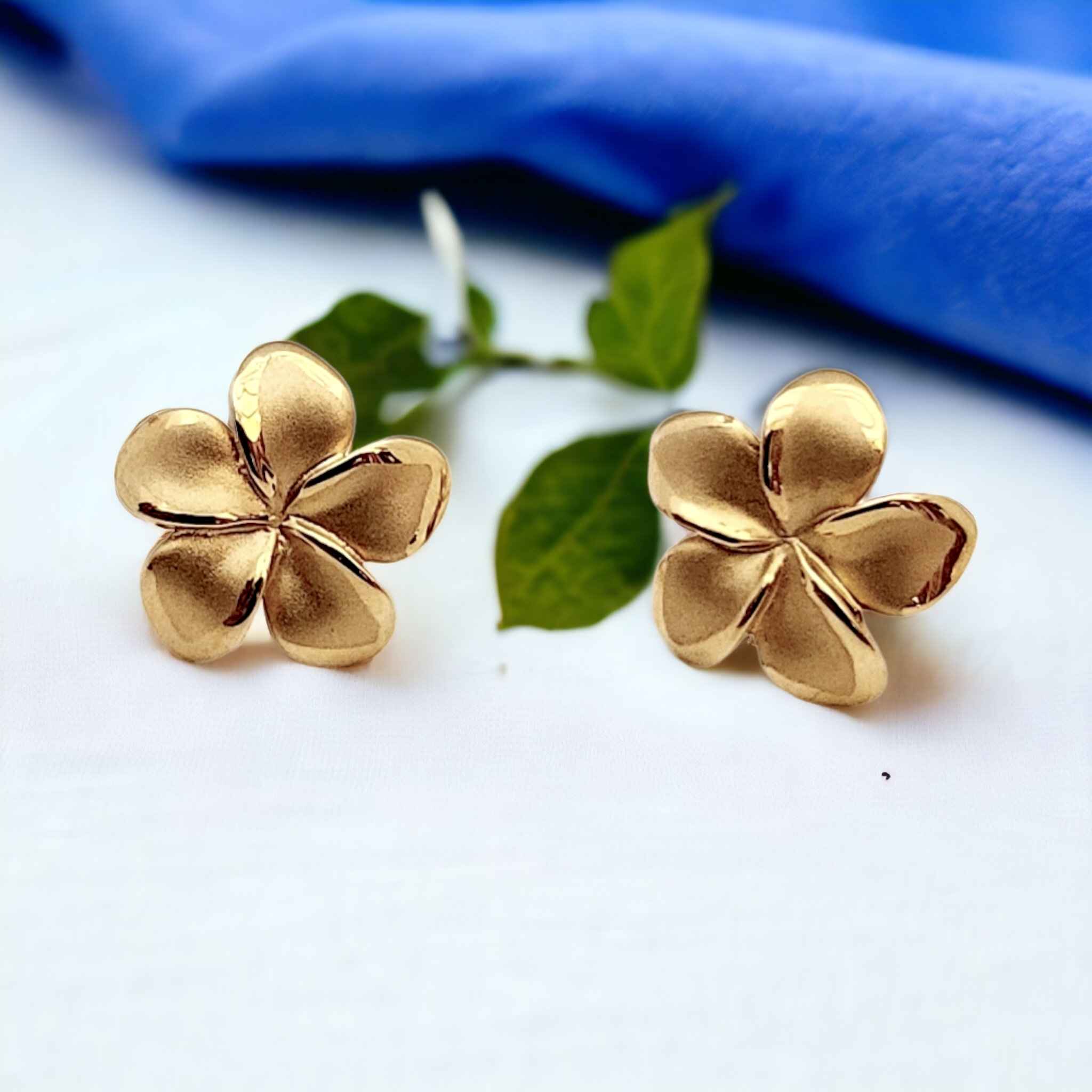 14K Solid White Gold Hawaiian Plumeria Flower Stud Earrings – 7mm, No Stone (Unbranded)