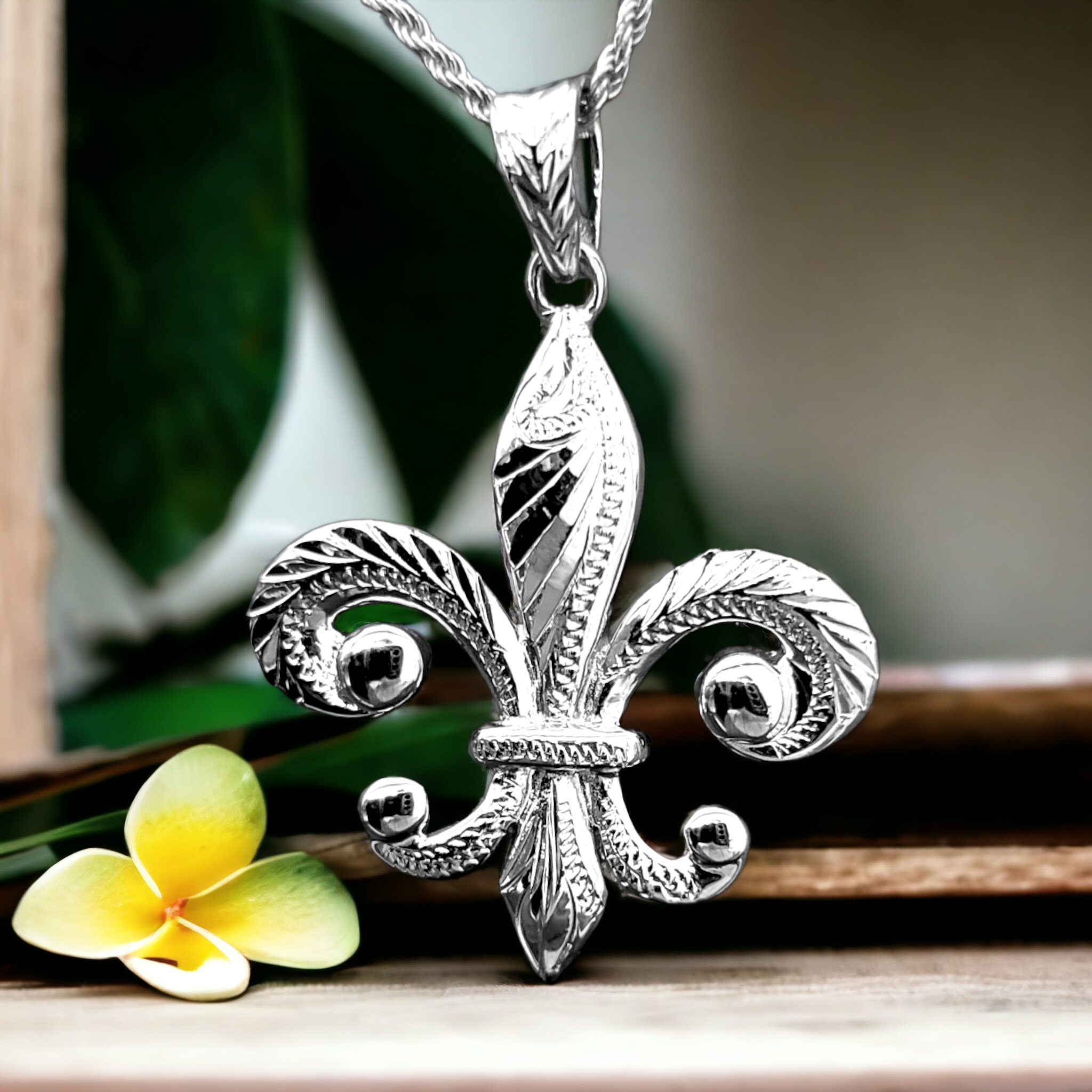 Silver Fleur-de-lis Pendant with Chain (35mm) – Genova Hawaiian