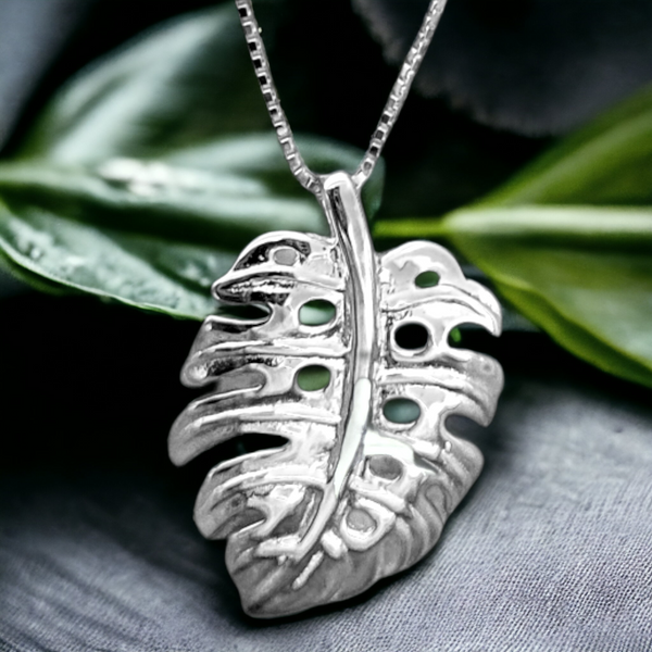 Silver Monstera Leaf Pendant with Chain (22mm)