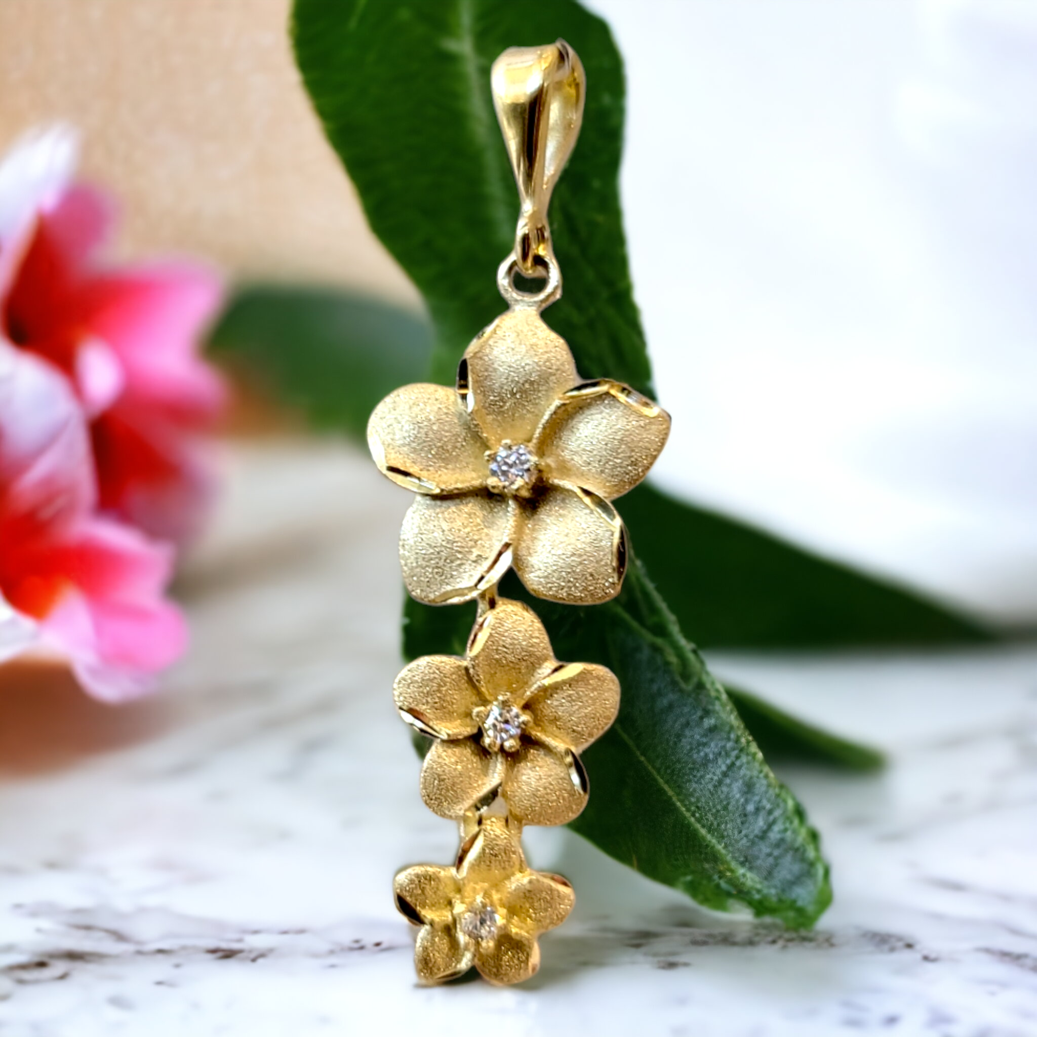 Plumeria Pendant in Gold with Diamond - 18mm – Maui Divers Jewelry