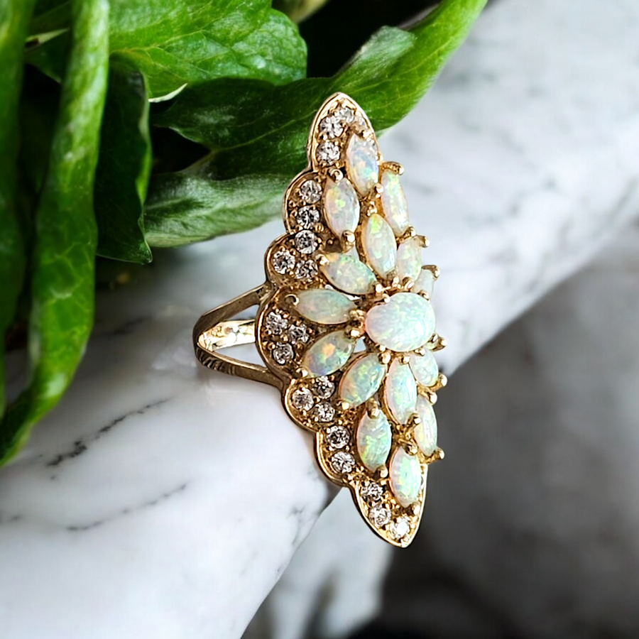 14k Ladies Opal Ring