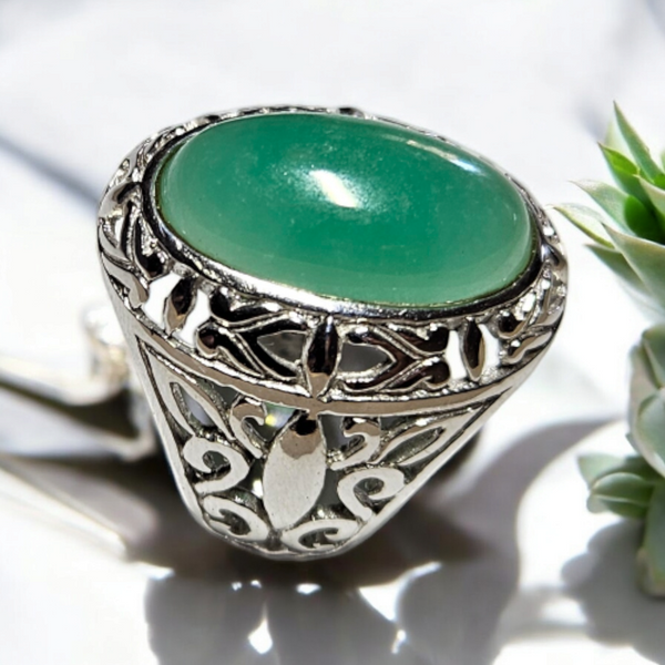14k Oval Australian Green Jade Ring