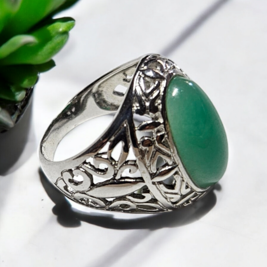 14k Oval Australian Green Jade Ring